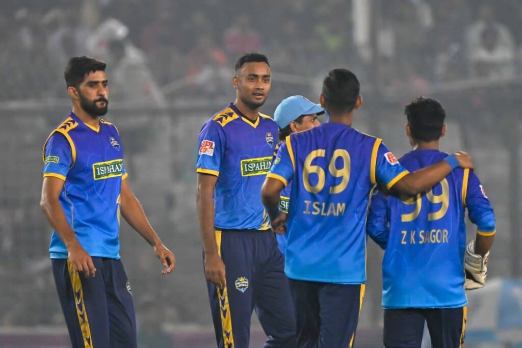 বিপিএলে তাসকিনের রেকর্ড ভাঙার হাতছানি শরিফুলের সামনে