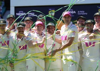 ওসমান খাজার বিদায়ে অস্ট্রেলিয়ার জয়