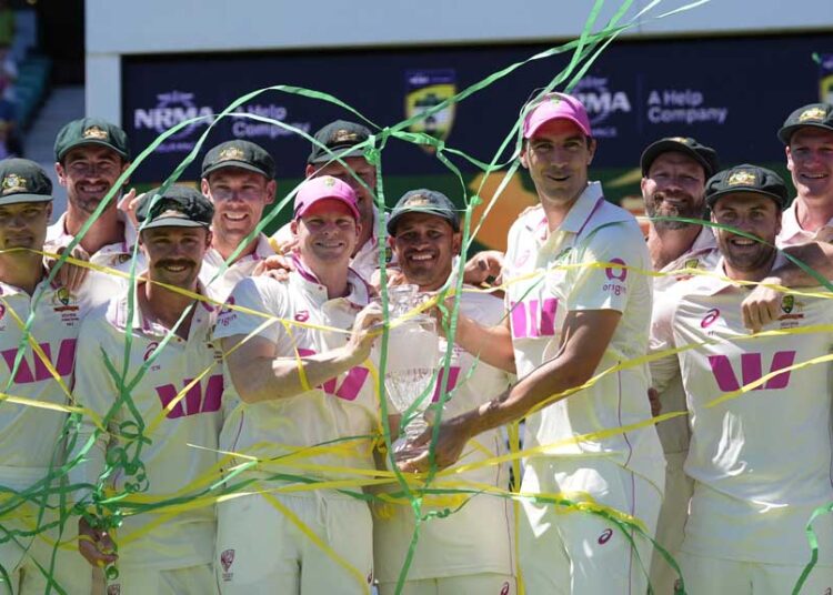 ওসমান খাজার বিদায়ে অস্ট্রেলিয়ার জয়