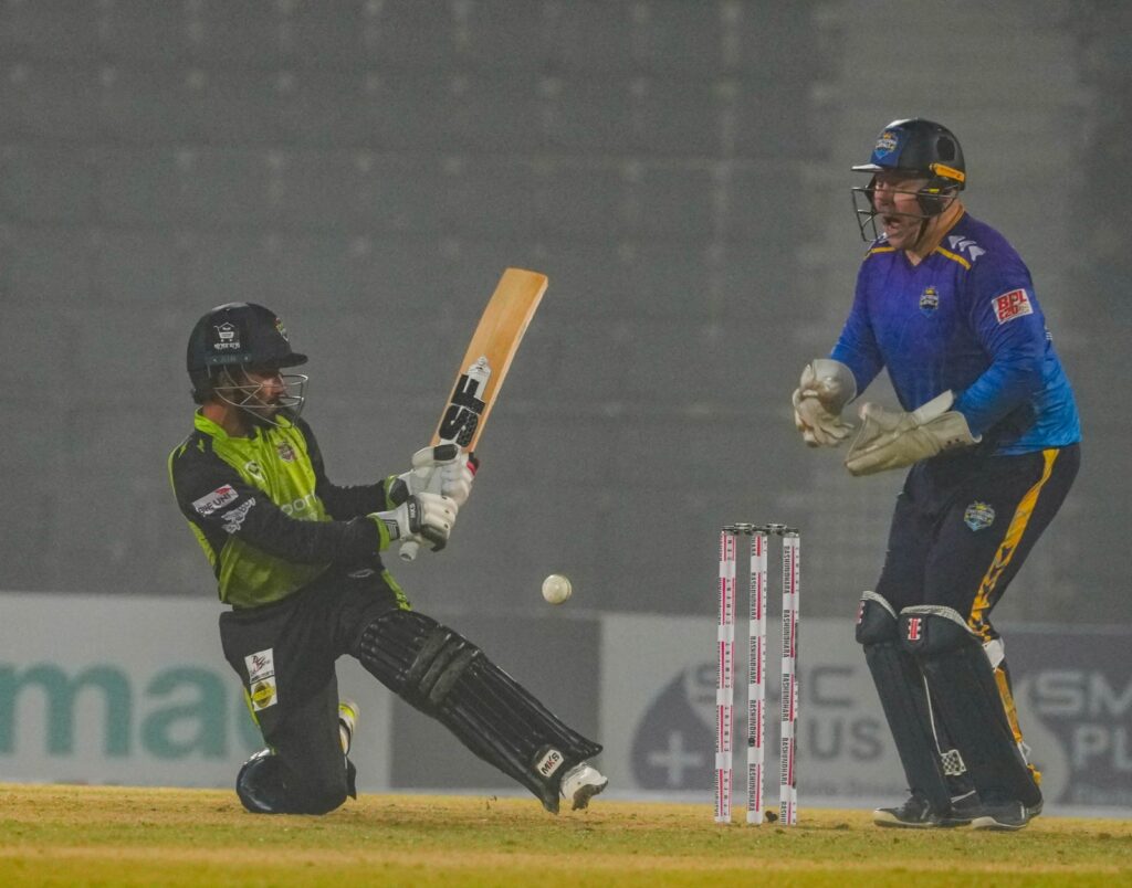 সিলেটকে আবার হারিয়ে শীর্ষে উঠল চট্টগ্রাম রয়্যালস