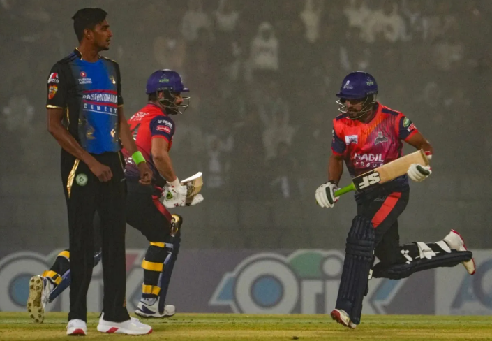 হাইভোল্টেজ ম্যাচে টস হেরে ব্যাটিংয়ে রংপুর