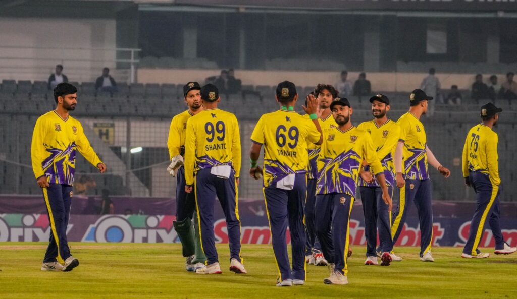 অদম্য টি-২০ কাপের ফাইনালে দুর্বার-ধূমকেতু লড়াই