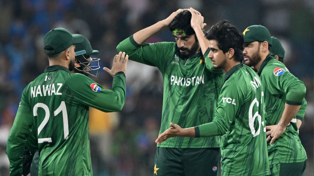 ভারতের বিপক্ষে হেরে বড় বিপদে পাকিস্তান