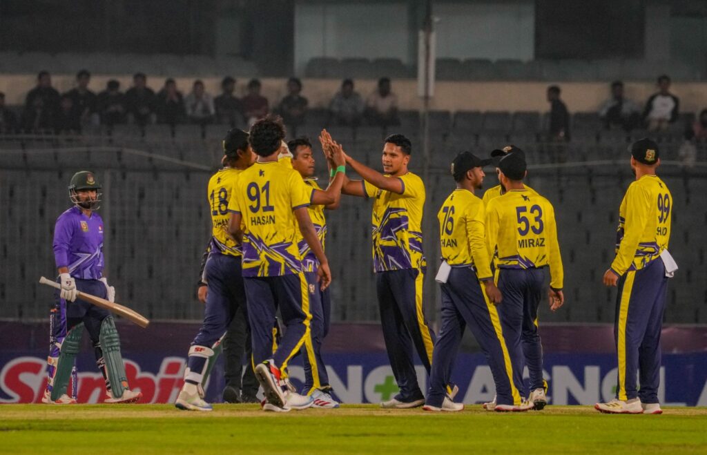 জাতীয় দলের ক্রিকেটারদের নিয়ে গড়া ধূমকেতুর হার