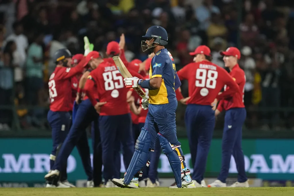 টানা তিন জয়ে শ্রীলঙ্কাকে হোয়াইটওয়াশ করল ইংল্যান্ড