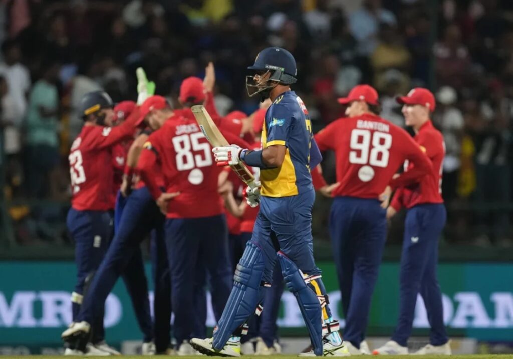 টানা তিন জয়ে শ্রীলঙ্কাকে হোয়াইটওয়াশ করল ইংল্যান্ড