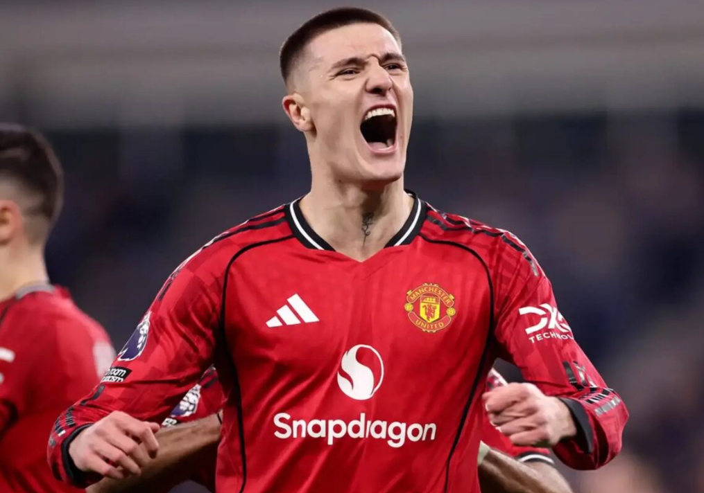 প্রতিশোধের জয় নিয়ে চতুর্থ স্থানে ম্যানইউ