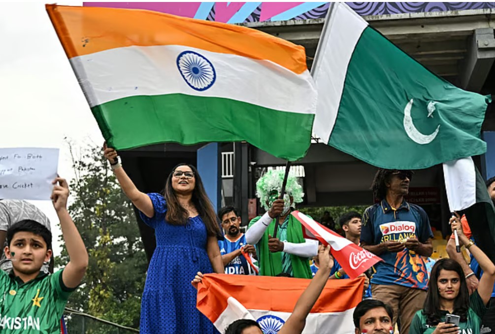 বিগ ম্যাচে ভারতের বিপক্ষে টস জিতে ফিল্ডিংয়ে পাকিস্তান