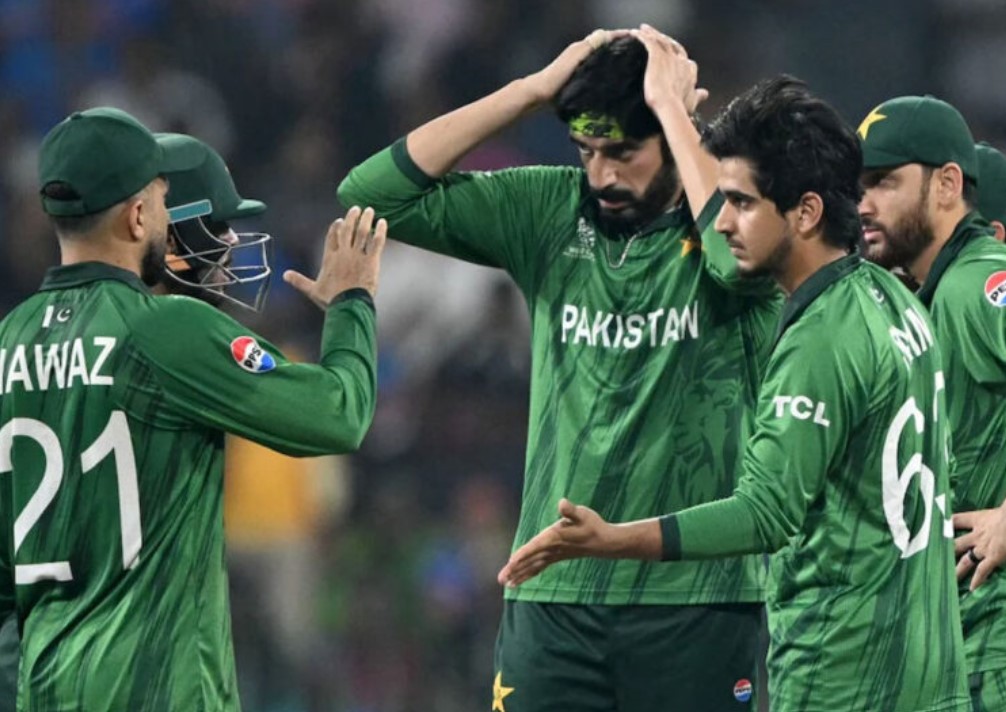 ভারতের বিপক্ষে হেরে বড় বিপদে পাকিস্তান