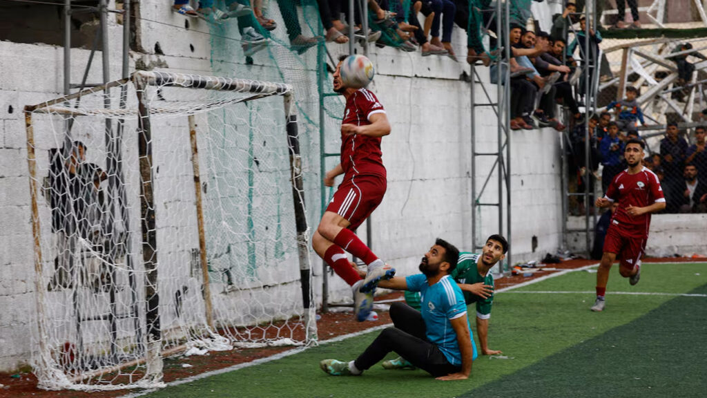 যুদ্ধ বিধ্বস্ত গাজায় ফিরেছে ফুটবল