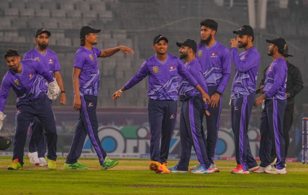 লিটন-সাইফের অর্ধশতকে দুরন্তকে উড়িয়ে দিল ধূমকেতু