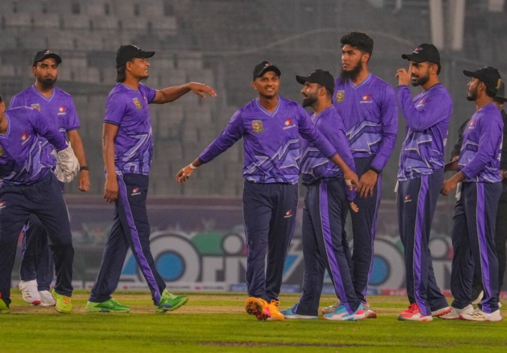 লিটন - সাইফের অর্ধশতকে দুরন্তকে উড়িয়ে দিল ধূমকেতু