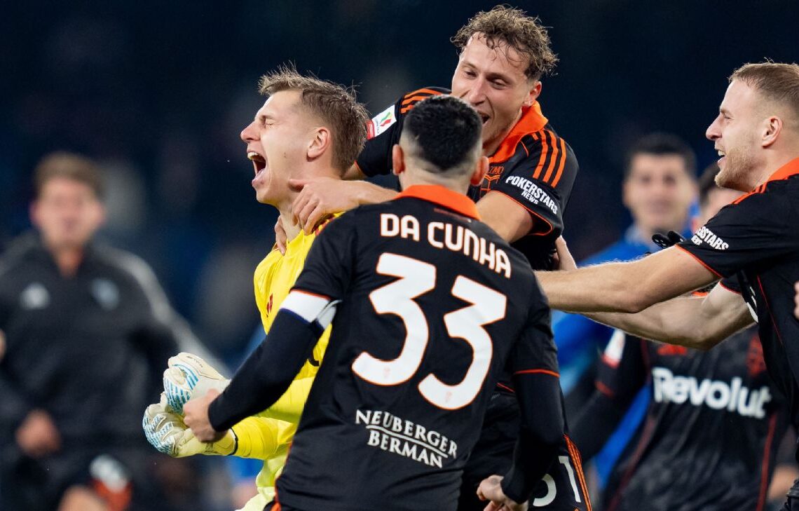 জয়ের পর কোমোর খেলোয়াড়রা