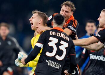 জয়ের পর কোমোর খেলোয়াড়রা