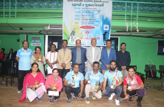 আনন্দ-ডিআরইউ ব্যাডমিন্টনে শামীম ও লিসা চ্যাম্পিয়ন।