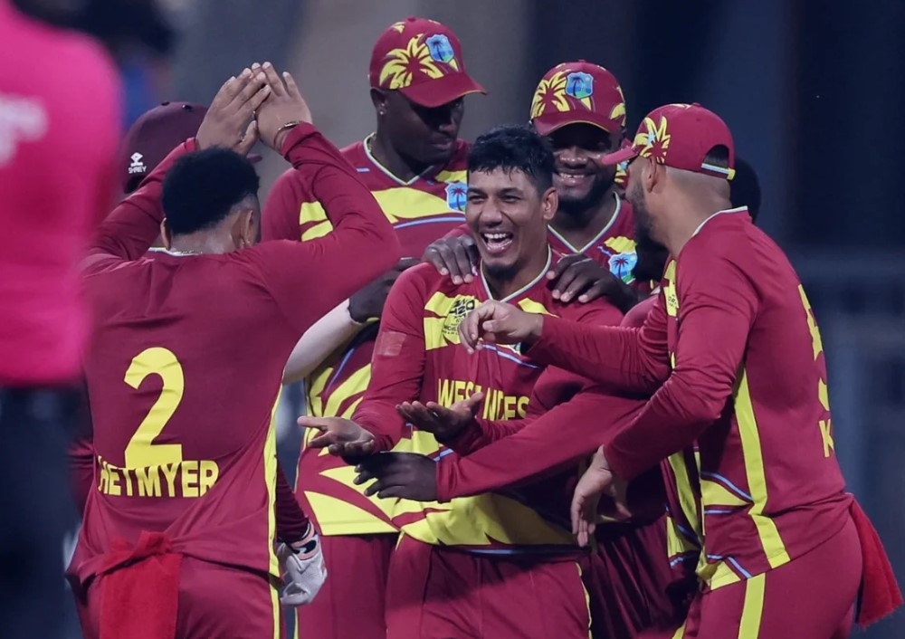 ইংল্যান্ডকে হারিয়ে ‘সি’ গ্রুপের শীর্ষে ওয়েস্ট ইন্ডিজ।