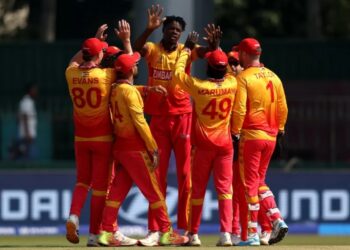 ওমানের বিপক্ষে বড় জয়ে জিম্বাবুয়ের বিশ্বকাপ শুরু