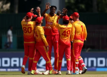 ওমানের বিপক্ষে বড় জয়ে জিম্বাবুয়ের বিশ্বকাপ শুরু