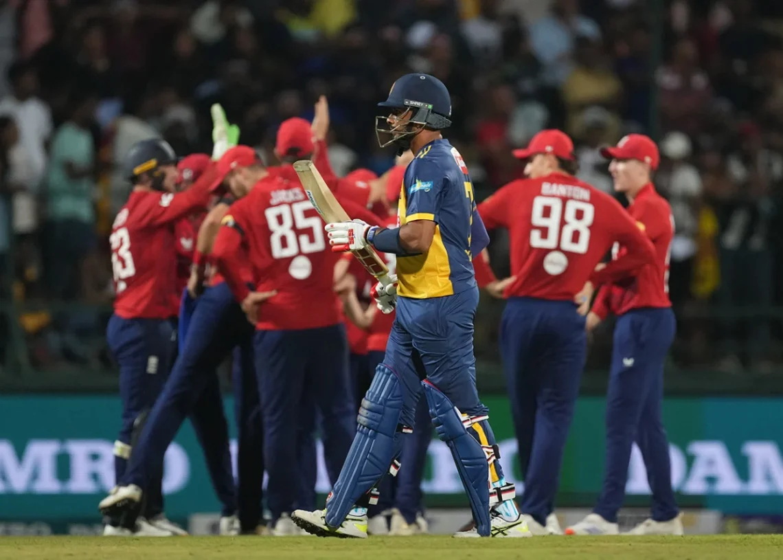 টানা তিন জয়ে শ্রীলঙ্কাকে হোয়াইটওয়াশ করল ইংল্যান্ড