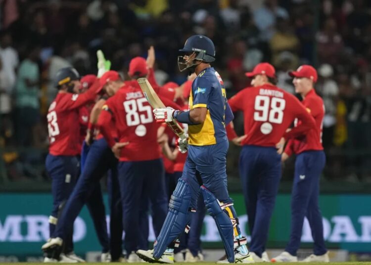 টানা তিন জয়ে শ্রীলঙ্কাকে হোয়াইটওয়াশ করল ইংল্যান্ড