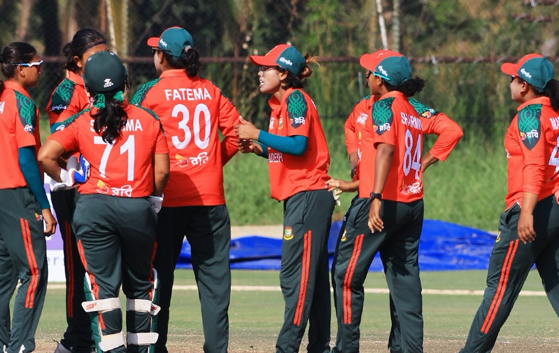পাকিস্তানকে উড়িয়ে ফাইনালে ভারতকে পেল বাংলাদেশের মেয়েরা
