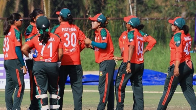 পাকিস্তানকে উড়িয়ে ফাইনালে ভারতকে পেল বাংলাদেশের মেয়েরা।