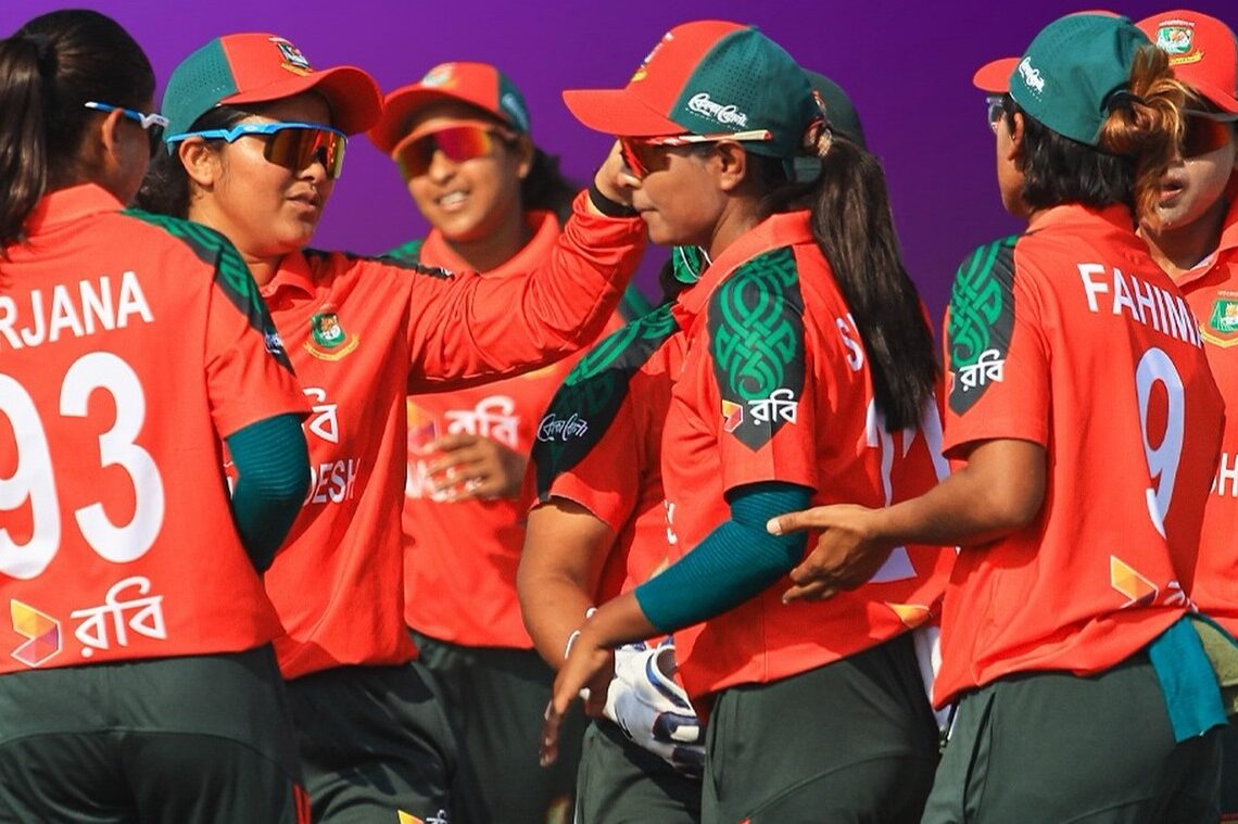 প্রতিদ্বন্দ্বিতাপূর্ণ ম্যাচে শ্রীলঙ্কাকে চার রানে হারিয়ে শুরু বাংলাদেশের