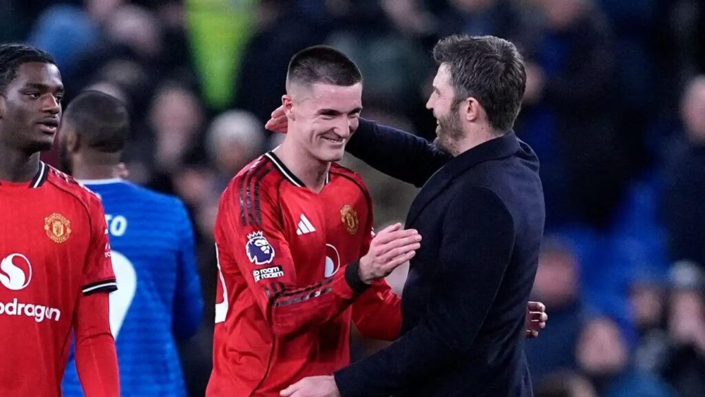 প্রতিশোধের জয় নিয়ে চতুর্থ স্থানে ম্যানইউ