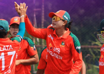 ফাইনালে ভারতের বিপক্ষে টস হেরে ফিল্ডিংয়ে বাংলাদেশ