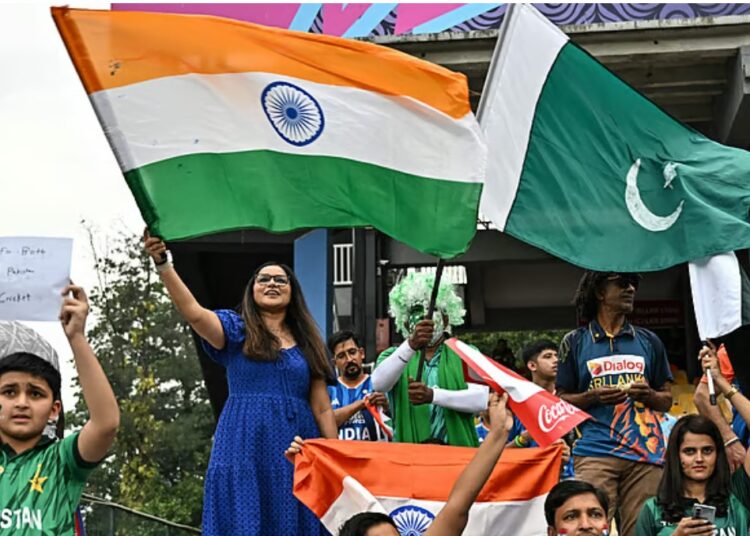 বিগ ম্যাচে ভারতের বিপক্ষে টস জিতে ফিল্ডিংয়ে পাকিস্তান