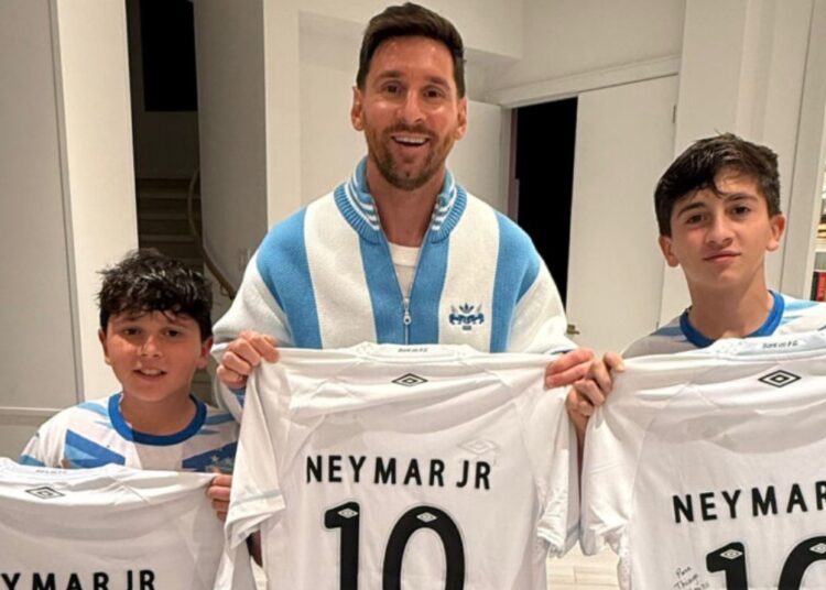 বিশ্বকাপের আগে বন্ধু নেইমারের যে উপহার পেলেন মেসি