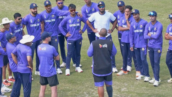 বিশ্বকাপের মাঝেই আবার মাঠে নামছেন বাংলাদেশের ক্রিকেটাররা।