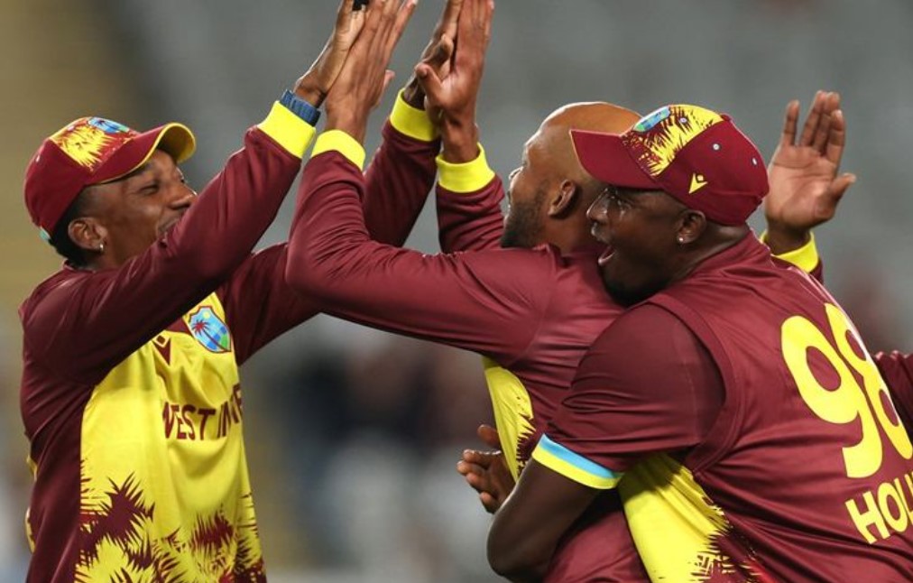 বৃষ্টিবিঘ্নিত রোমাঞ্চকর ম্যাচে ক্যারিবিয়ানদের সান্ত্বনার জয়