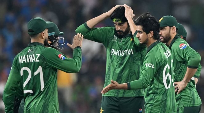 ভারতের বিপক্ষে হেরে বড় বিপদে পাকিস্তান
