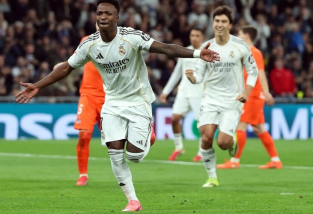ভিনিসিয়ুসের জোড়া গোলে শীর্ষে রিয়াল মাদ্রিদ