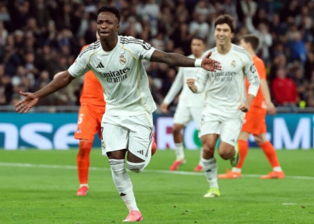 ভিনিসিয়ুসের জোড়া গোলে শীর্ষে রিয়াল মাদ্রিদ