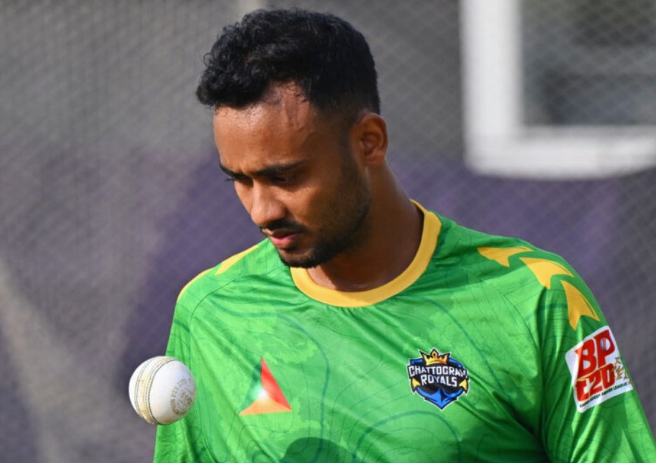মাথায় আঘাত পেয়ে হাসপাতালে শরিফুল ইসলাম