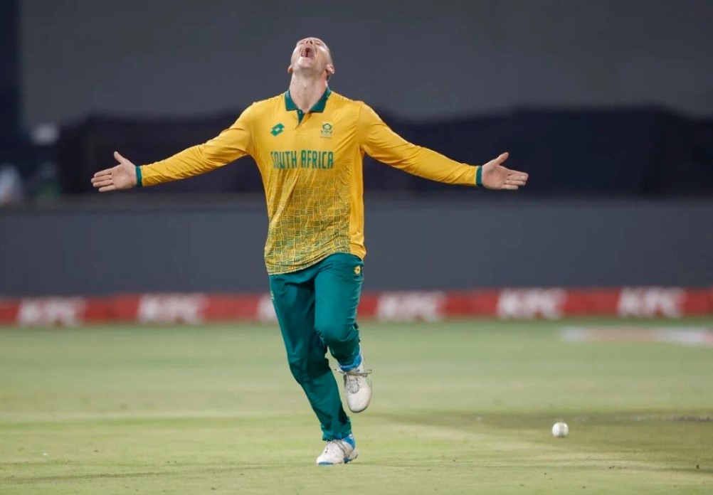 মিলার ও লিন্ডের তোপে হার পাকিস্তানের