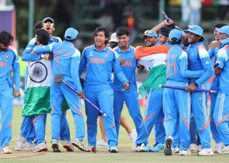 রেকর্ড গড়ে ইংল্যান্ডকে হারিয়ে যুব বিশ্বকাপ চ্যাম্পিয়ন ভারত