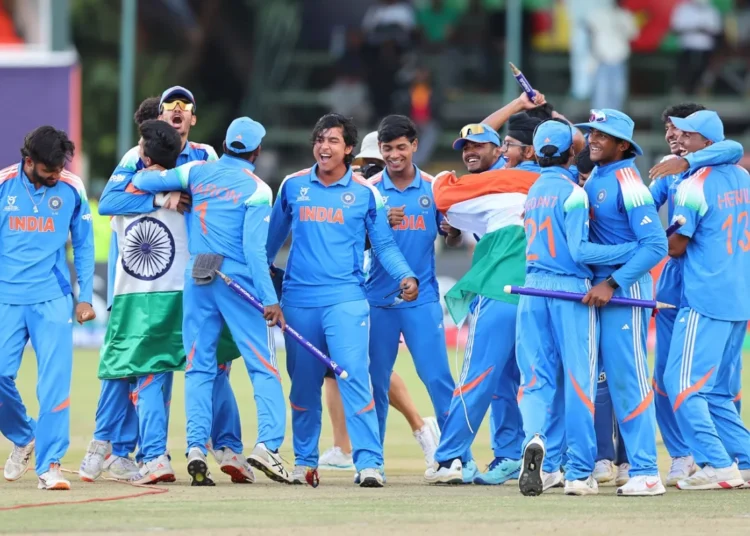 রেকর্ড গড়ে ইংল্যান্ডকে হারিয়ে যুব বিশ্বকাপ চ্যাম্পিয়ন ভারত