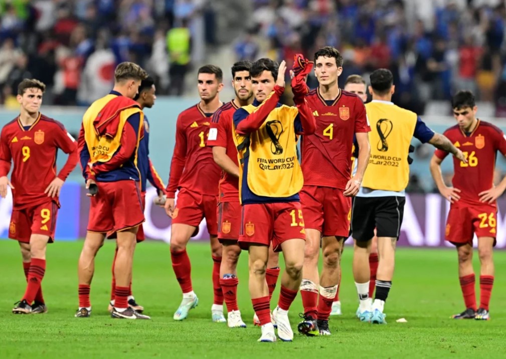 শীর্ষে থেকে বছর শেষ স্পেনের- এক মাসে অপরিবর্তিত বাংলাদেশ