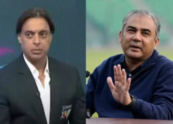 নাকভিকে ধুয়ে দিলেন শোয়েব