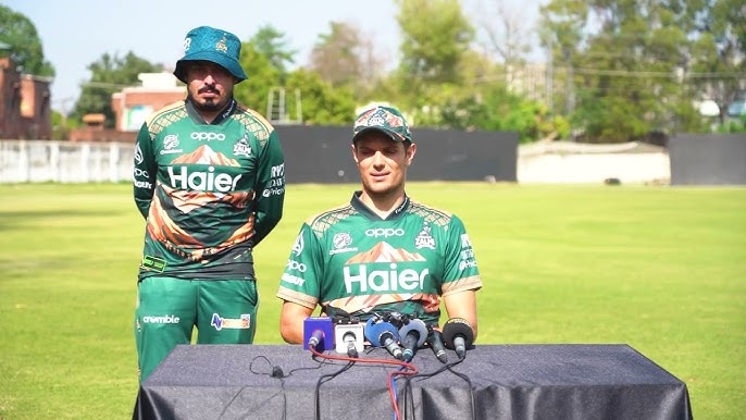 বাবরের অধিনায়কত্বের প্রশংসায় অজি অলরাউন্ডার