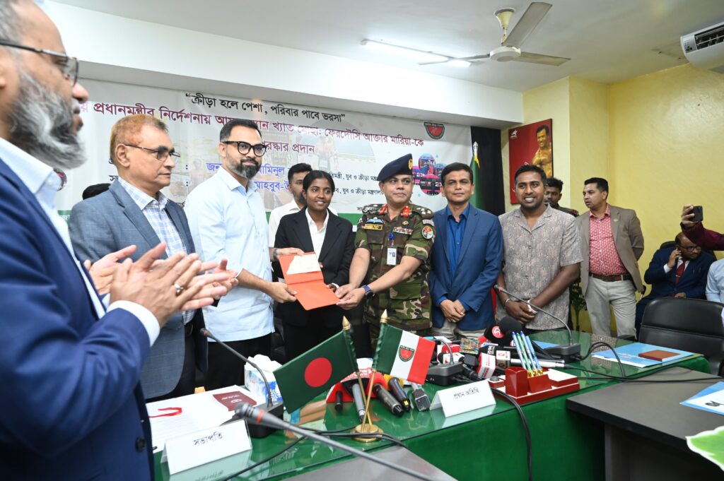 আয়রনম্যানখ্যাত মারিয়াকে আর্থিক সহায়তা