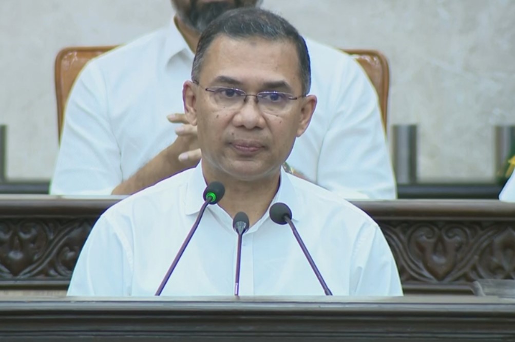 খেলোয়াড়ি জীবনে রাজনীতিতে যোগ না দেওয়ার আহ্বান প্রধানমন্ত্রীর