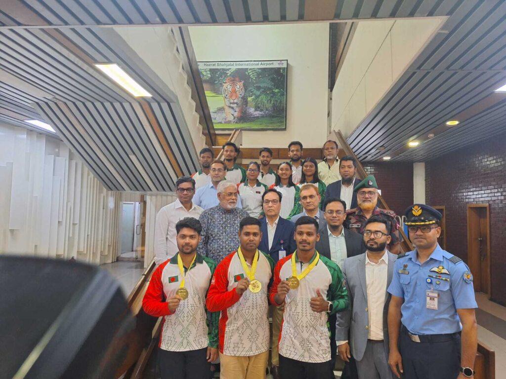 স্বর্ণজয়ী বাংলাদেশ আরচ্যারি দল - বিমানবন্দরে উষ্ণ সংবর্ধনা