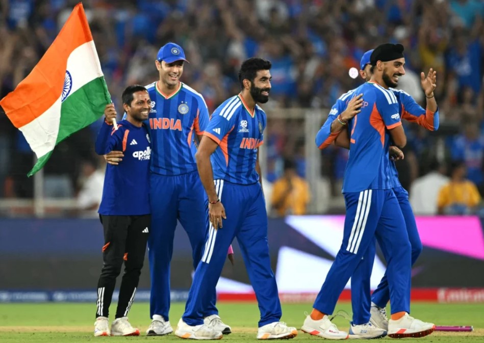 নিউজিল্যান্ডকে গুঁড়িয়ে রেকর্ড তৃতীয়বার বিশ্ব চ্যাম্পিয়ন ভারত