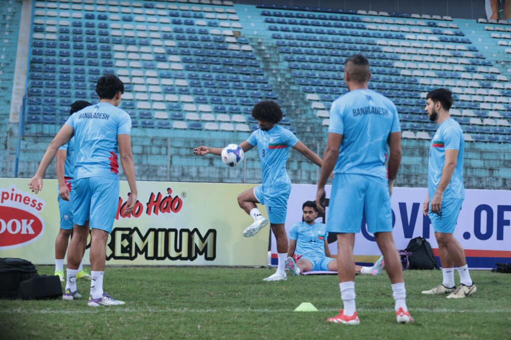 ভিয়েতনামে প্রীতি ম্যাচ ম্যাচ শেষে সিঙ্গাপুরে পৌঁছেছে বাংলাদেশ ফুটবল দল।