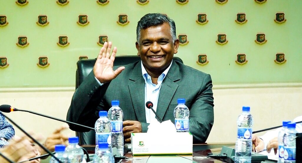 দেশে ফিরেই ফুরফুরে মেজাজে বিসিবিতে বুলবুল