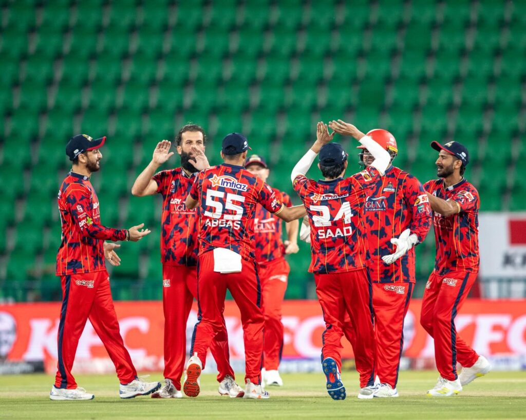 মুস্তাফিজ-পারভেজের লাহোর হারল করাচির কাছে